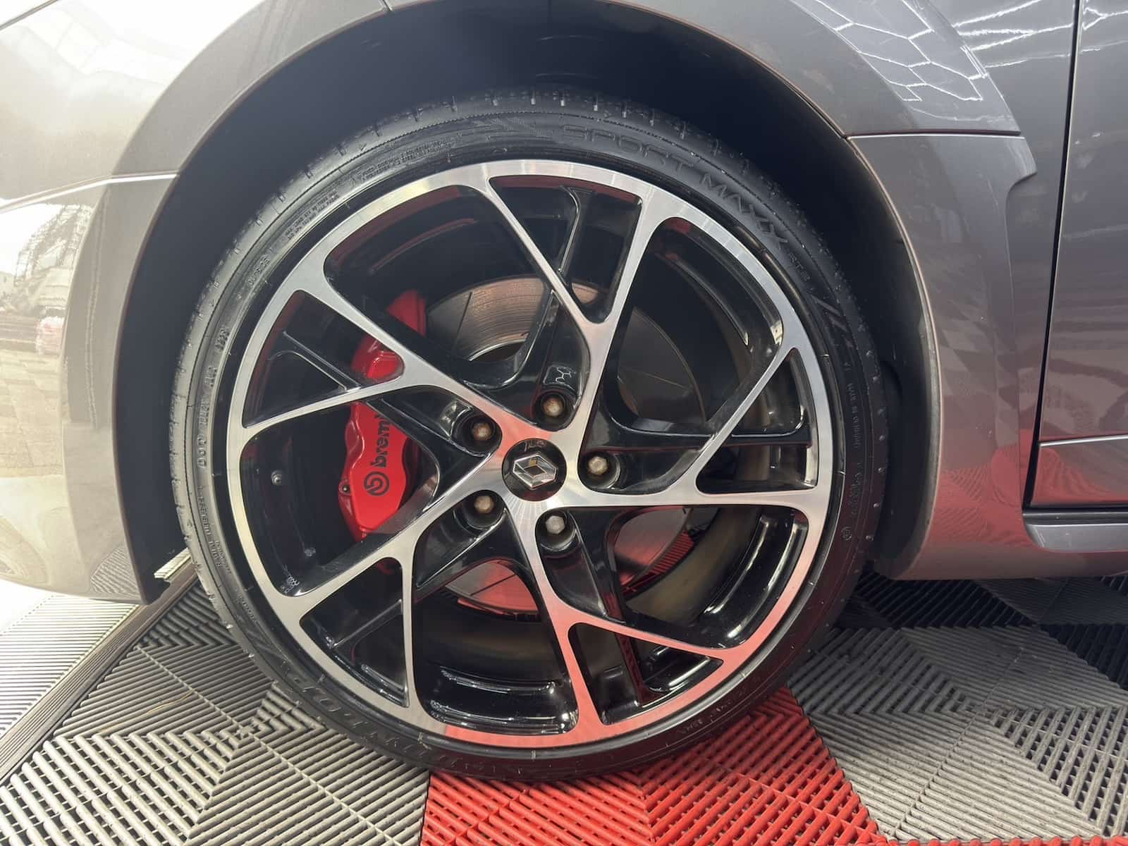 ルノー メガーヌRS | プレミアムタイヤ専門 通販サイト ｜ TIRE Wheel