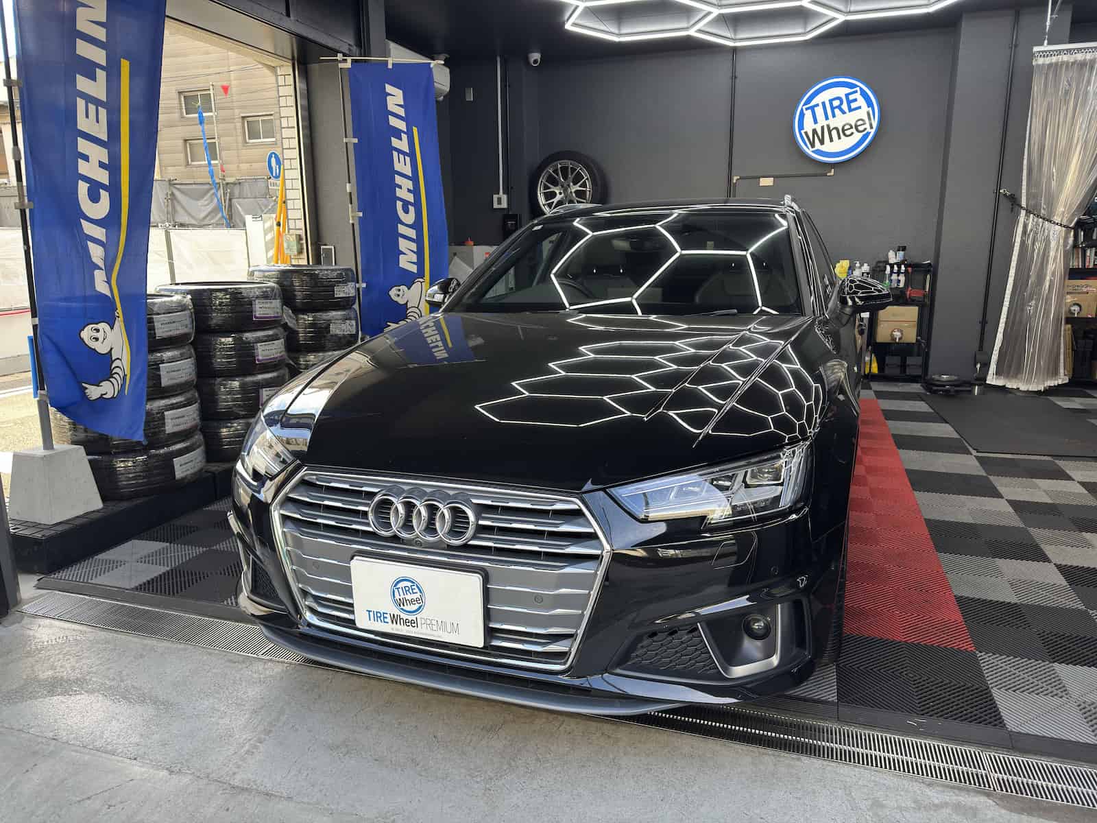 アウディA4