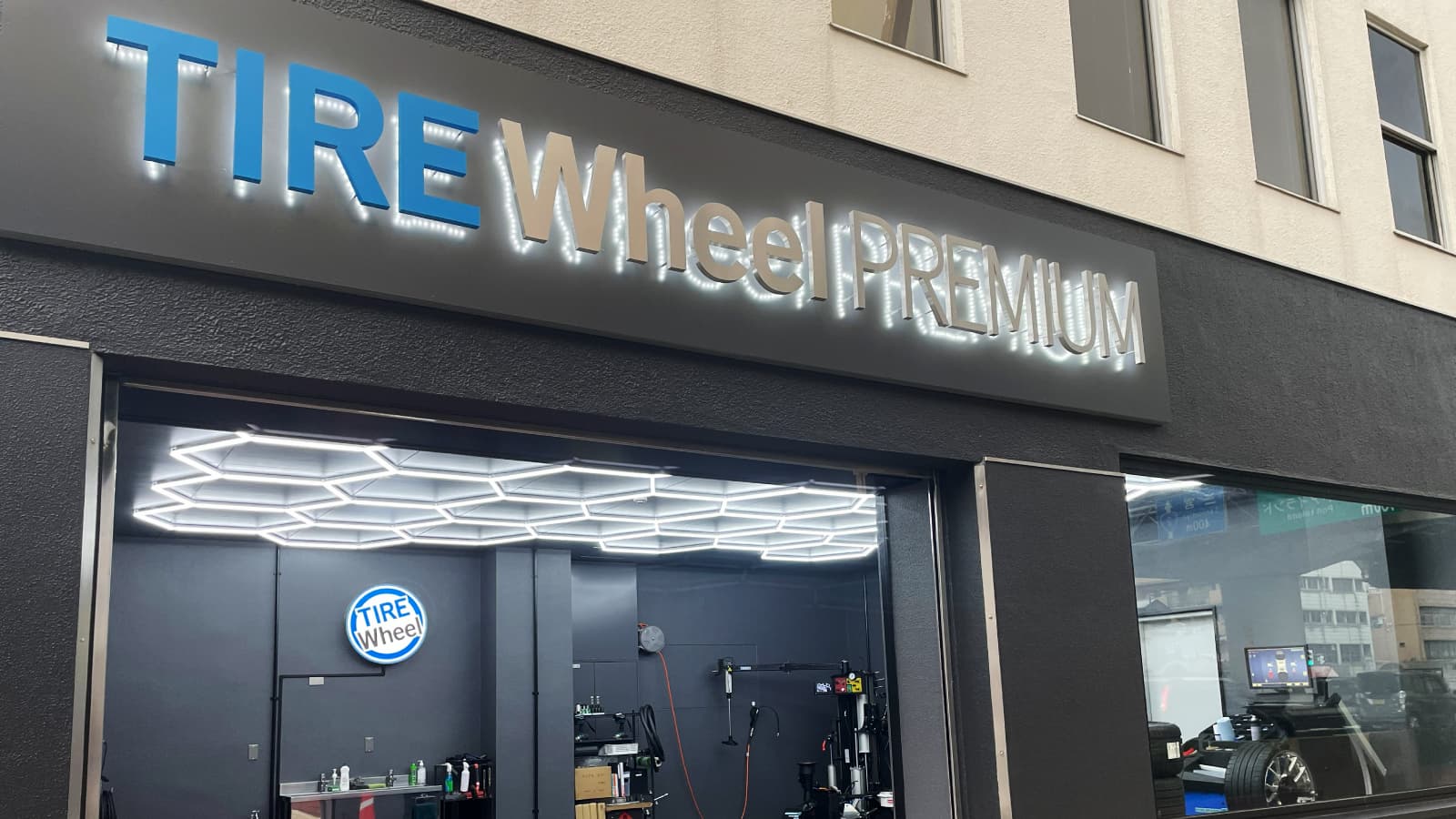 神戸市】タイヤ交換なら TIRE Wheel PREMIUM | 大口径・ユニフォミティ